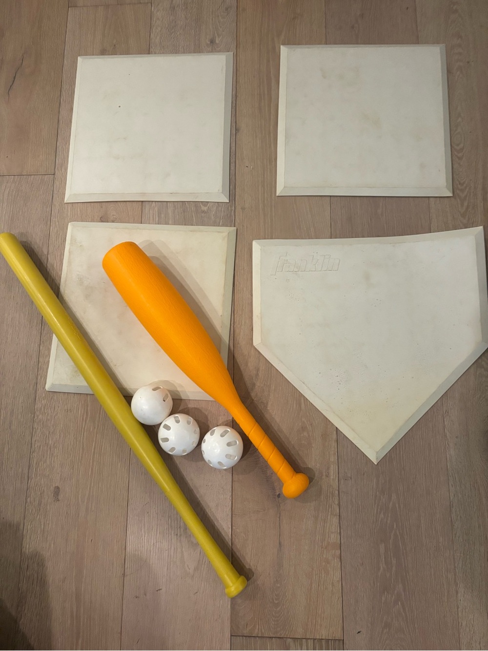 FRANKLIN Backyard Baseball Set with Yellow and Orange Bats  *heavy duty bases